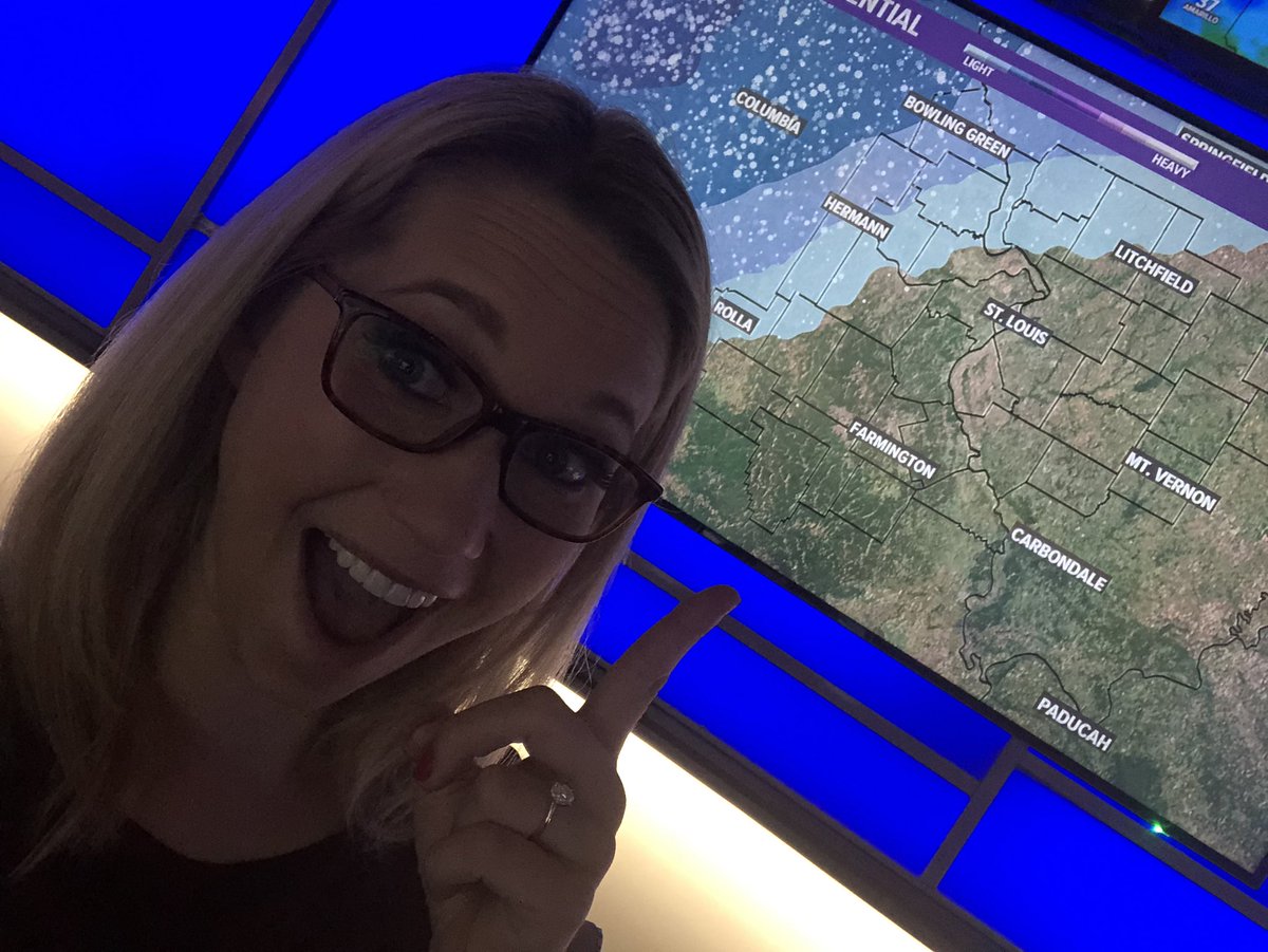 tvalwx's tweet photo. Look what’s in the forecast 😍 ❄️ I’ll have details on when the wintry weather will arrive in STL tonight at 10 on @ksdknews #STLWeather #QueenOfCold https://t.co/4JgLc6fgei