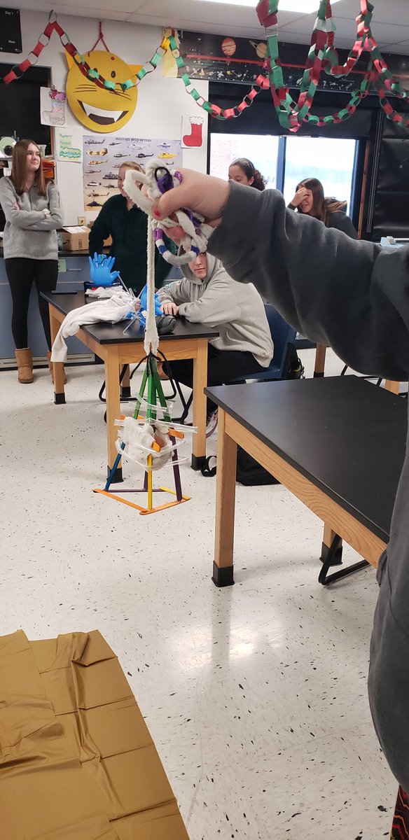 RotoliScience's tweet image. Block 3 Egg Drop - so much egg exposed and yet NO breakage! Outstanding! Bonus action shot for fun. :)