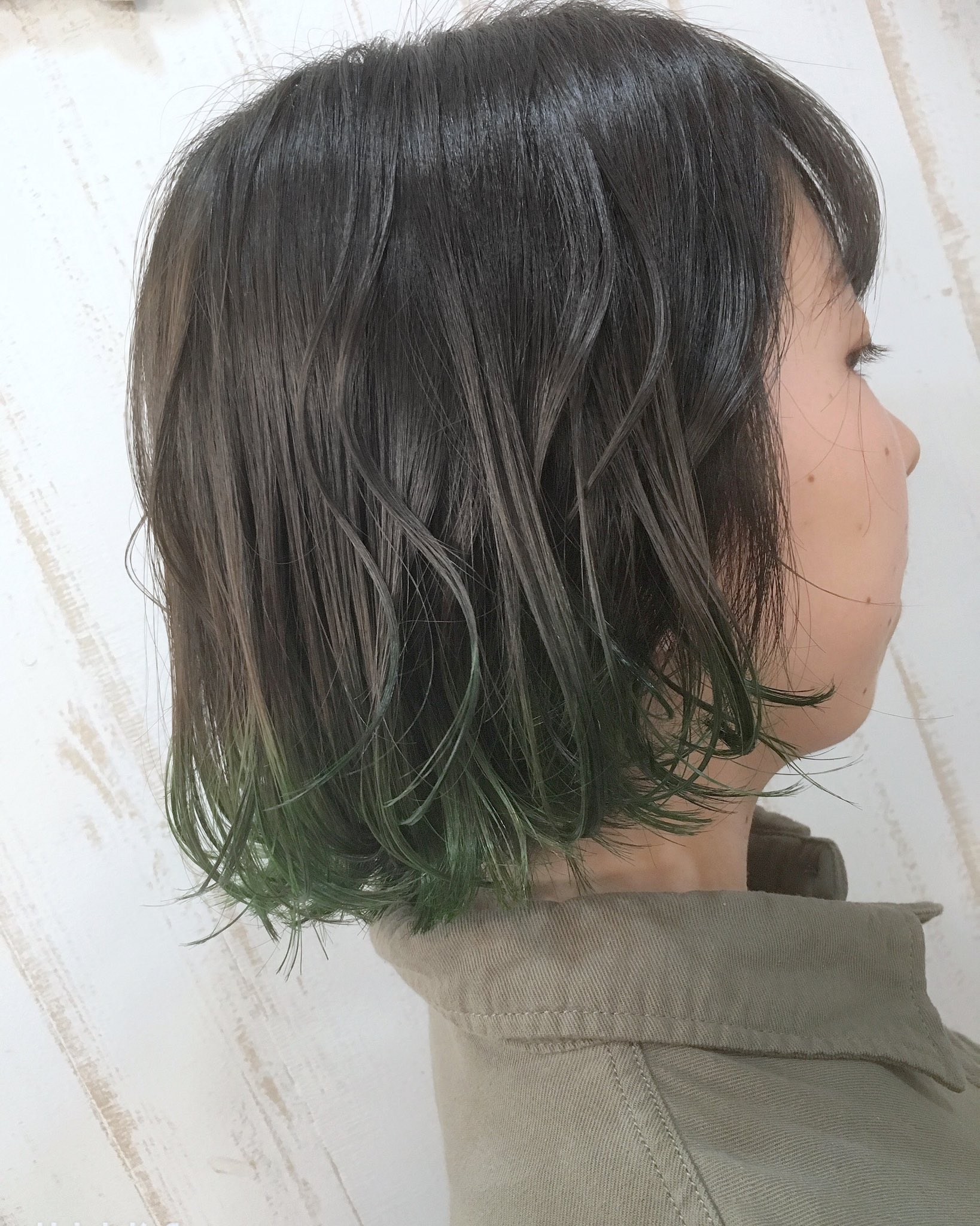 長沼彰憲 ウルフ美容師 ショート ボブ ハイトーンカラー カーキグレージュ フォレストグリーン裾カラー ベースもカーキで落ち着かせています ハイ透明感 ハイ透明感カラー グラデーションカラー 裾カラー 愛され女子 かわいいは正義 ケア