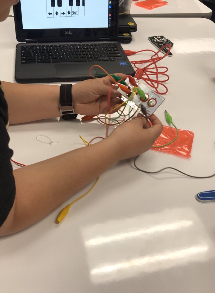 The fabulous <a href="/teach3tech/">Jen Anderson</a> bringing VAPA, engineering, circuitry, and lots of 5th grade fun with <a href="/MakeyMakey/">Makey Makey</a>. Green bean bongoes and water cup pianos galore!