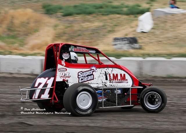 Zac86Taylor's tweet photo. The days are getting closer to the 2020 @cbnationals! I will be running in my qualifying race on Tuesday January, 14th! #ChiliBowlNationals 
@SuperCleanTeam #SuperCleanTeamPartener https://t.co/D7mA2yG4d8