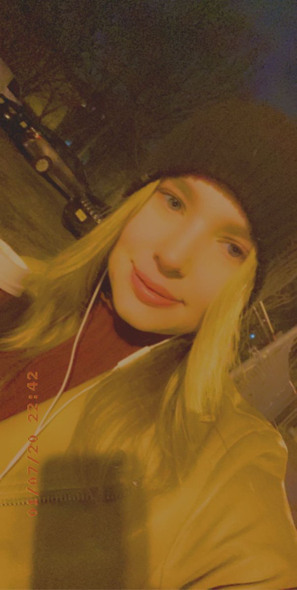selenaspugh's tweet photo. This hat makes my head look so big #3DaysToRare #imsoRARE https://t.co/l7kSjcIYdN