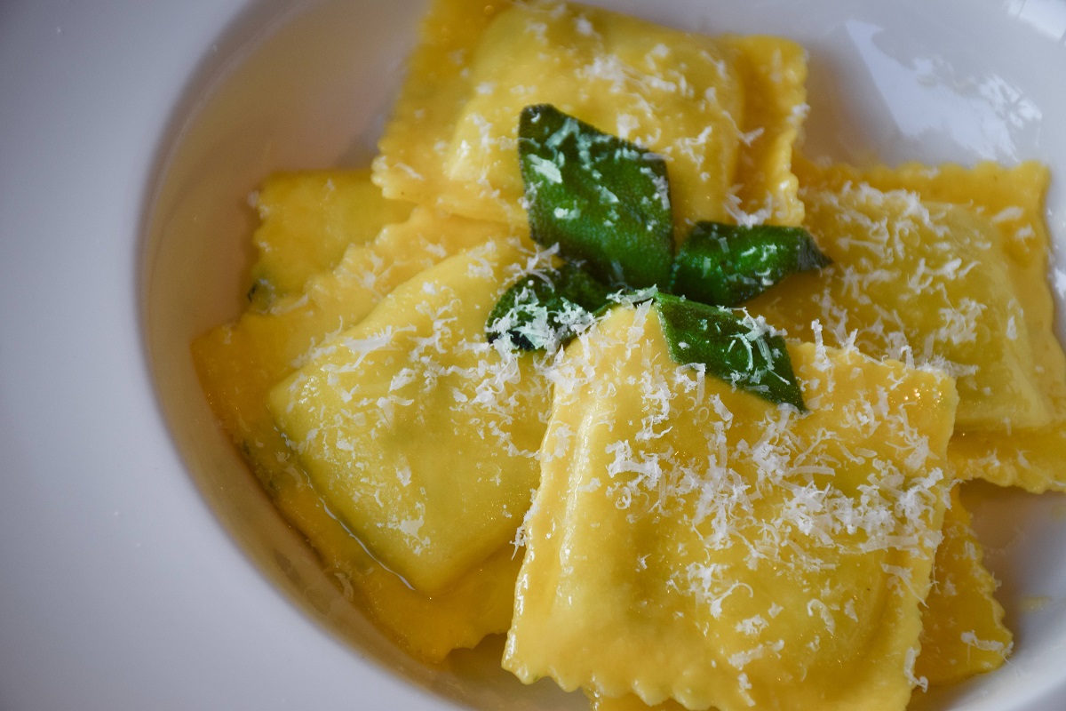 fratellihk's tweet photo. Mouthwatering house-made Ricotta Ravioli. This may just be the perfect meal. #FratelliHK https://t.co/flRPkcqp1H https://t.co/BvDUg9iXNS