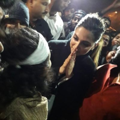 Nizam__siddiqui's tweet photo. #ISupportDeepika #JNUViolence #JNUattack #SOSJNU #EmergencyinJNU #JNU #JNUTerrorAttack #IndiaDoesNotSupportCAA #IndiaAgainstCAA_NRC_NPR #caa_nrc_protests #CAA #NRC https://t.co/GPJ6UbpMY1