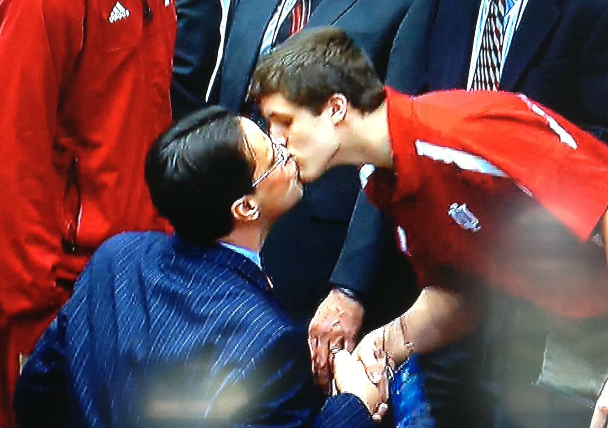 loganIII's tweet photo. you can either kiss your son on the lips or beat Kentucky in basketball, you can’t do both @BigBlue9ation https://t.co/yfCYRVwEoK