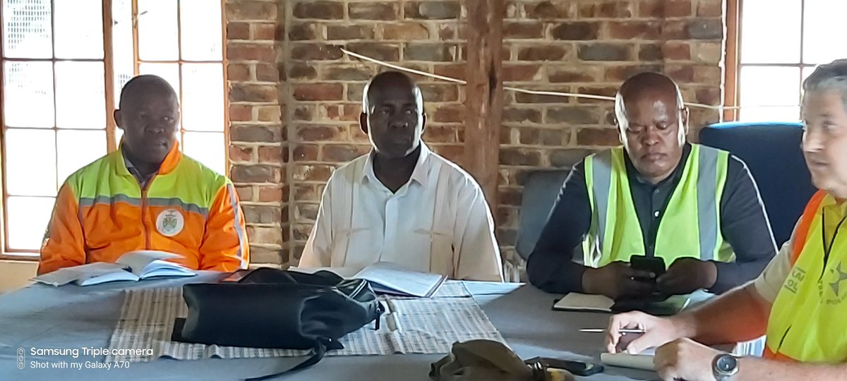 MecSello's tweet photo. 08 January 2020

MEC of Community Safety and Transport Management Sello Jonas Lehari meeting with SUTA leadership concerning their grievance. 

#ThumaMina https://t.co/Ua2x9JRdTv
