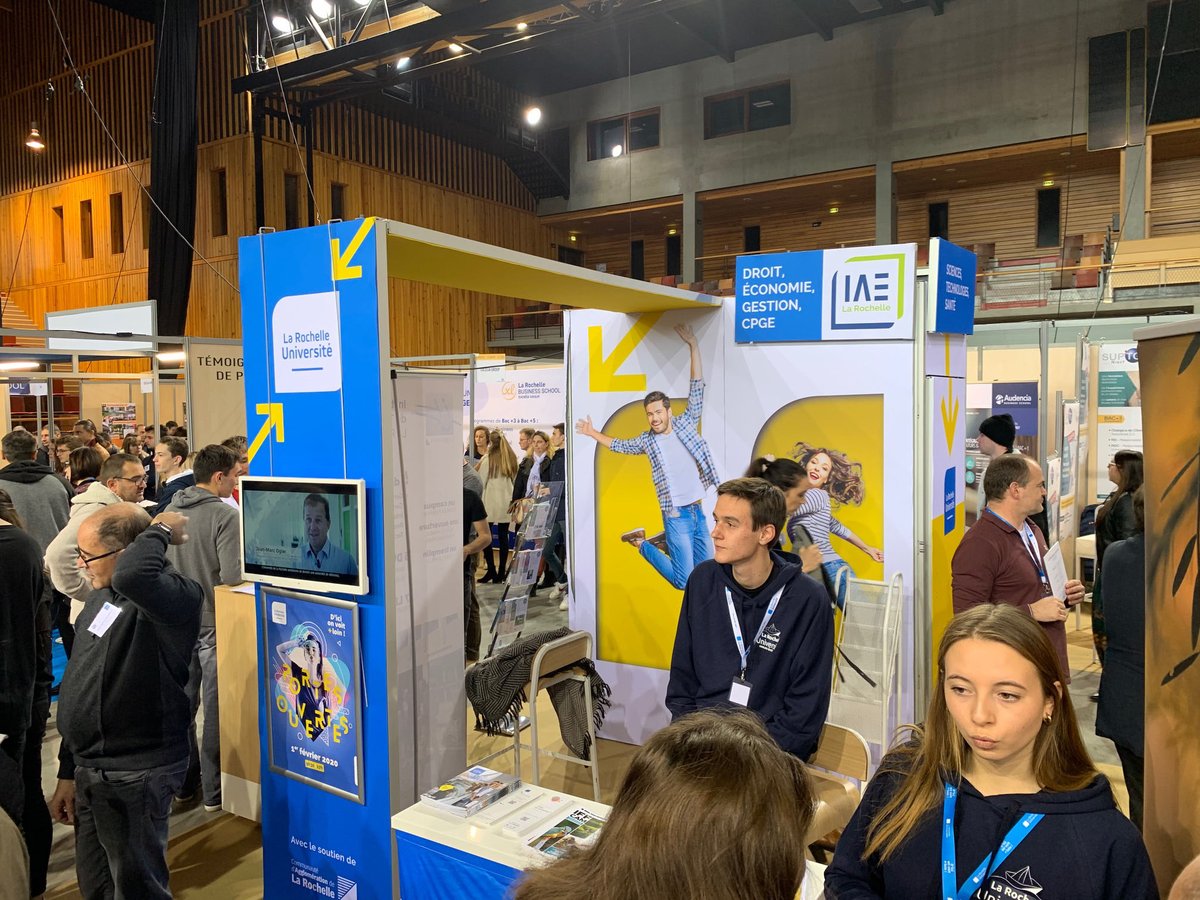 📍 RDV au Salon #Passerelle de #LaRochelle, situé à l'Espace Encan, les 10 et 11 janvier pour découvrir l'ensemble des #formations proposées par <a href="/UnivLaRochelle/">La Rochelle Université</a> ! ❓ Nous nous ferons un plaisir de répondre à toutes vos questions !