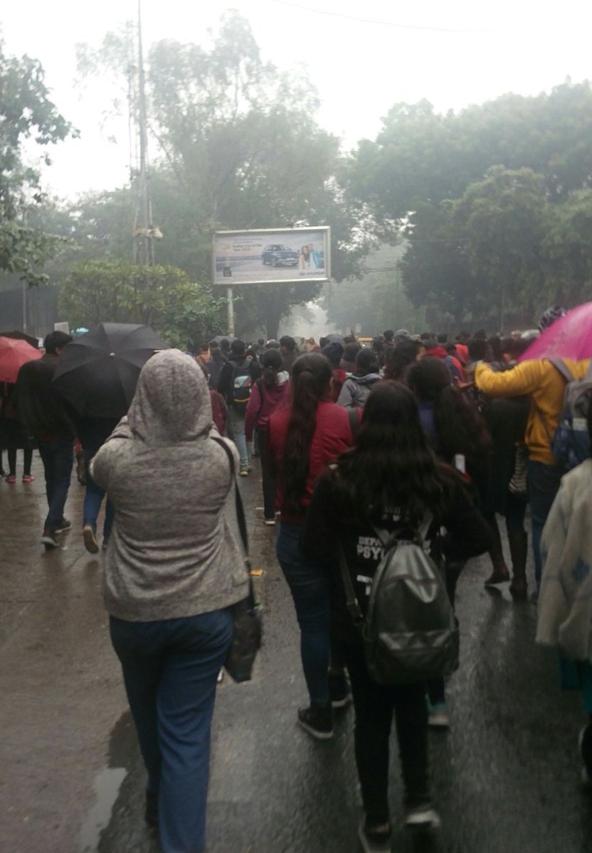 annaverbee's tweet photo. Students march from North Campus, Delhi University #8JANSTRIKE #AllIndiaGeneralStrike #Against_CAA_NRC_NPR #againstfascism
Photography @MananG_8 https://t.co/qvufVLTklH