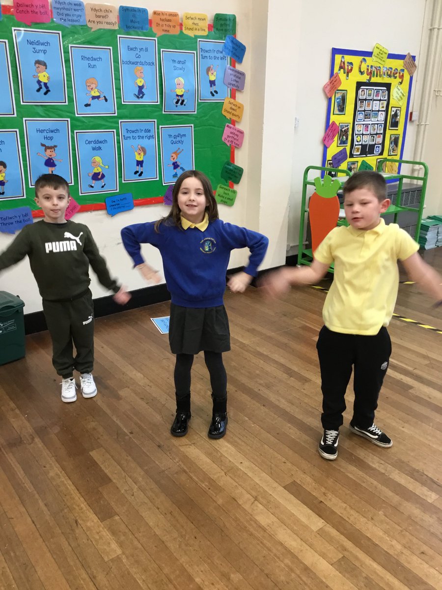 portmeadp's tweet photo. Year 2 have begun to learn their new Pie Corbett story - The Magic Brush. Yesterday we made predictions in groups on the ending with help from a scribe and then we began to workshop ideas for physical actions. 
#pmdplit #pmdpy2 #pmdppsd https://t.co/aehUPXhTaE