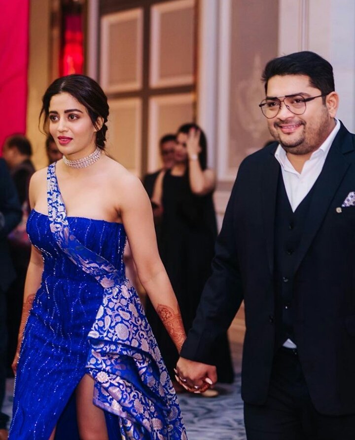 NehhaPendse29's tweet photo. Unless commitment is made, there are only promises and hopes. https://t.co/uz2rLHZyGs