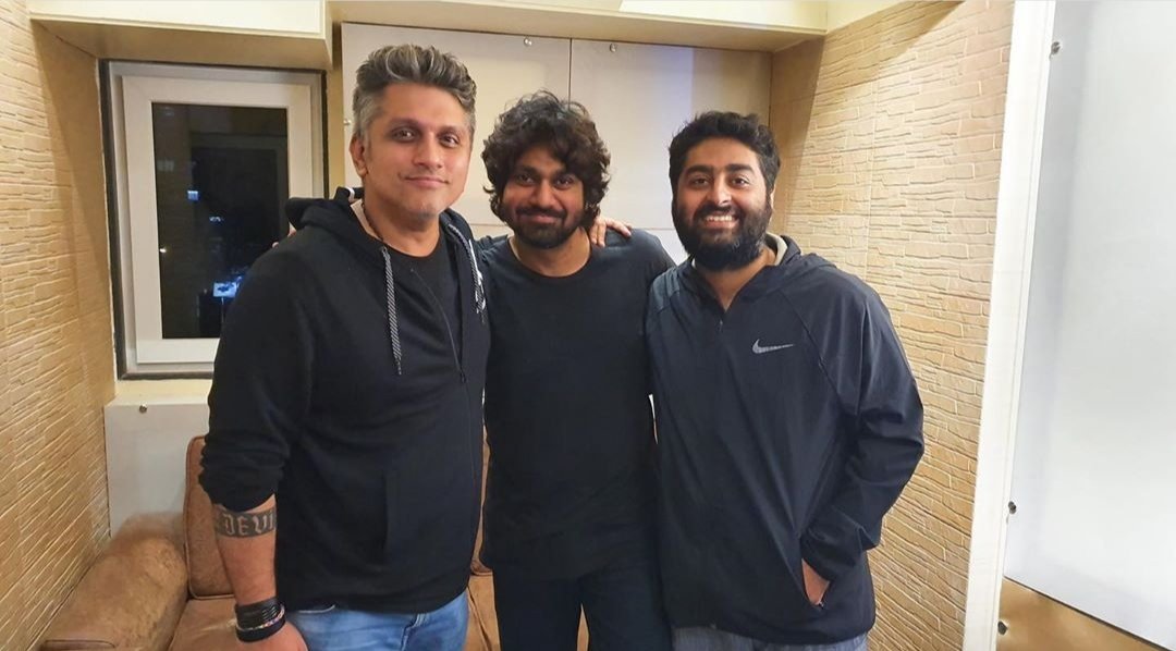 Hitman_fans_45's tweet photo. Hongey juda Na jab tak hai Dum
Chal Ghar Chale Mere HumDum
Song :- Humdum
Singer :- ArijitSingh
Music :- Mithoon
Lyrics :- Sayeed Quadri
Song Will be Very soon
#SongUpdates
#DineshParmar https://t.co/hFbd2m735p