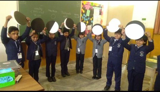 SnehaBa40702193's tweet photo. 'The more I study nature, the more I stand amazed at the work of the creator'- Louis Pasteur
And here in #rgs the students of grade 2 are learning various forms of moon phases in an interesting way.
#ISAPlan #Phasesofmoon #learningnewconcepts #learningwithjoy
@Nalini8vikram https://t.co/0UaISDv4sj