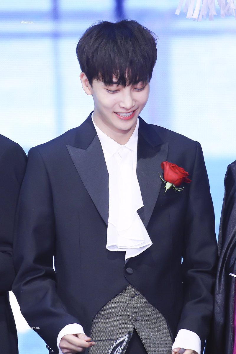 affection_YJH's tweet photo. 200105 GDA #세븐틴 #정한 #SEVENTEEN #JEONGHAN - your smile is the firestarter of my heart ⚡️ https://t.co/FQb5ANenQF