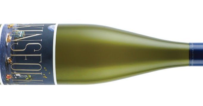 Qwine's tweet photo. Gruner is all the rage in Australia at the moment with a number of producers falling over themselves to get it in the dirt. Here's a respectable release from @Mitchellwinery. https://t.co/RD5jyGiKAM https://t.co/GNyncpPe8J