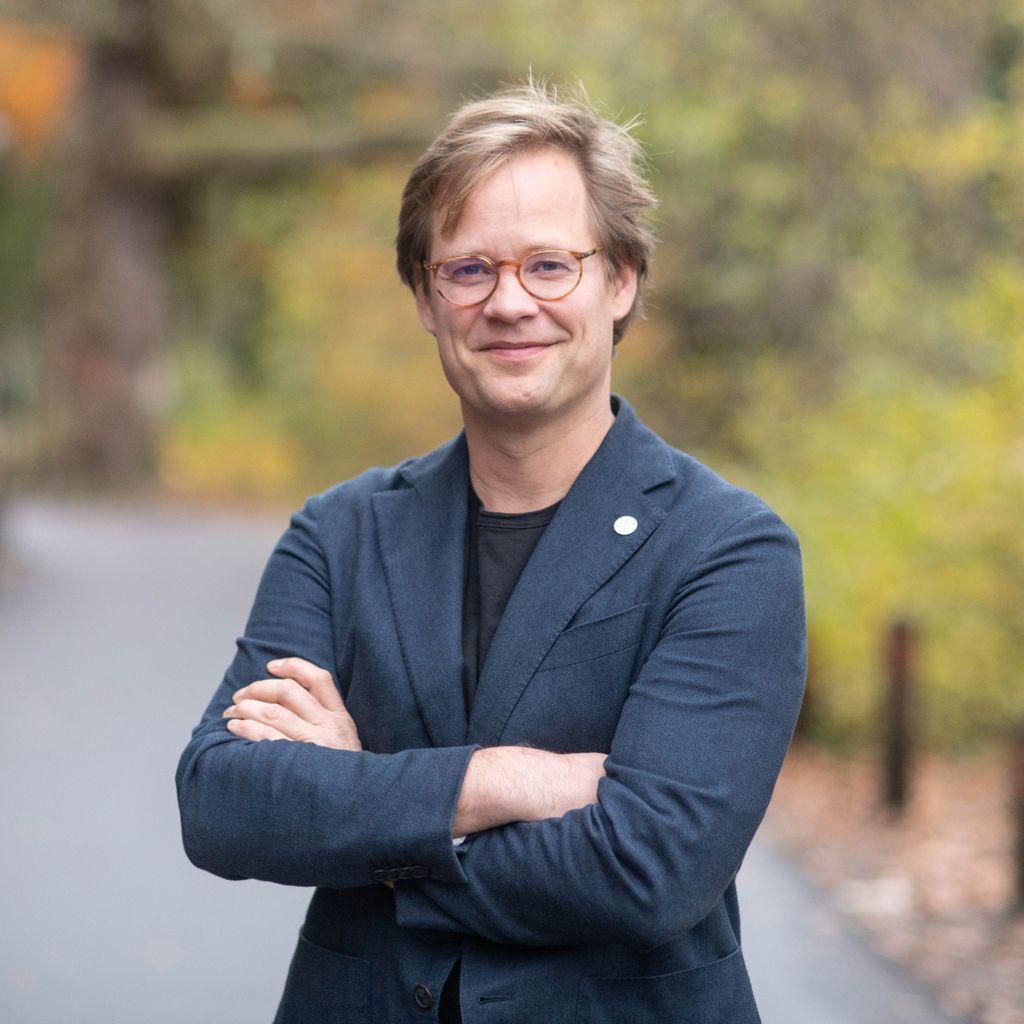 subenelux tweet media
