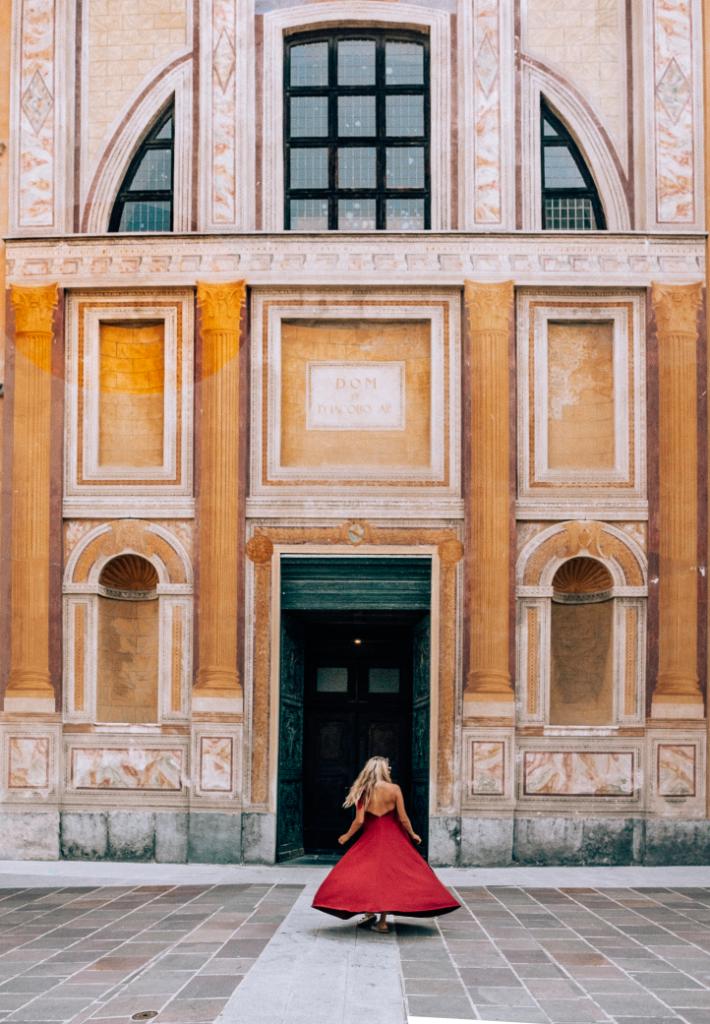 Medieval towns and picturesque villages are a landscape of unique charm, giving the viewer wonderful colors and atmospheres. Find a great deal for your stay with us: Como is full of suprises for you to explore and discover! sher.at/60121Zt9Q 
@ mochilamonkeys