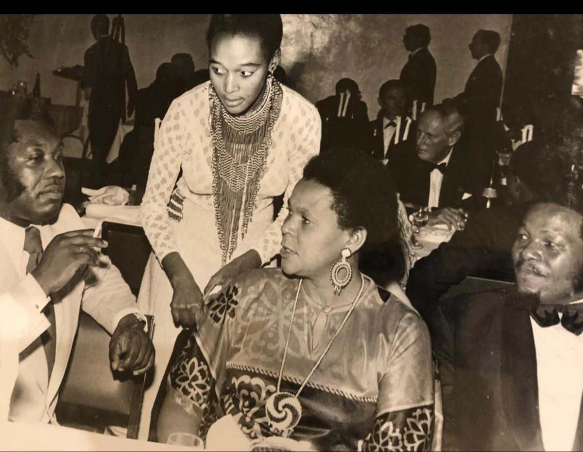 Feliciamabuza's tweet image. Wow flashback!😍 #BonnieMaponya just sent me this pic. In the 70s, as young girls, it was a privilege to be invited by the Maponyas to be a hostess at dinners for their intl guests, some of which included: #ArthurAshe #PercySledge
#BrookeBenton
#RepCharlesDiggs. Check me out!😂