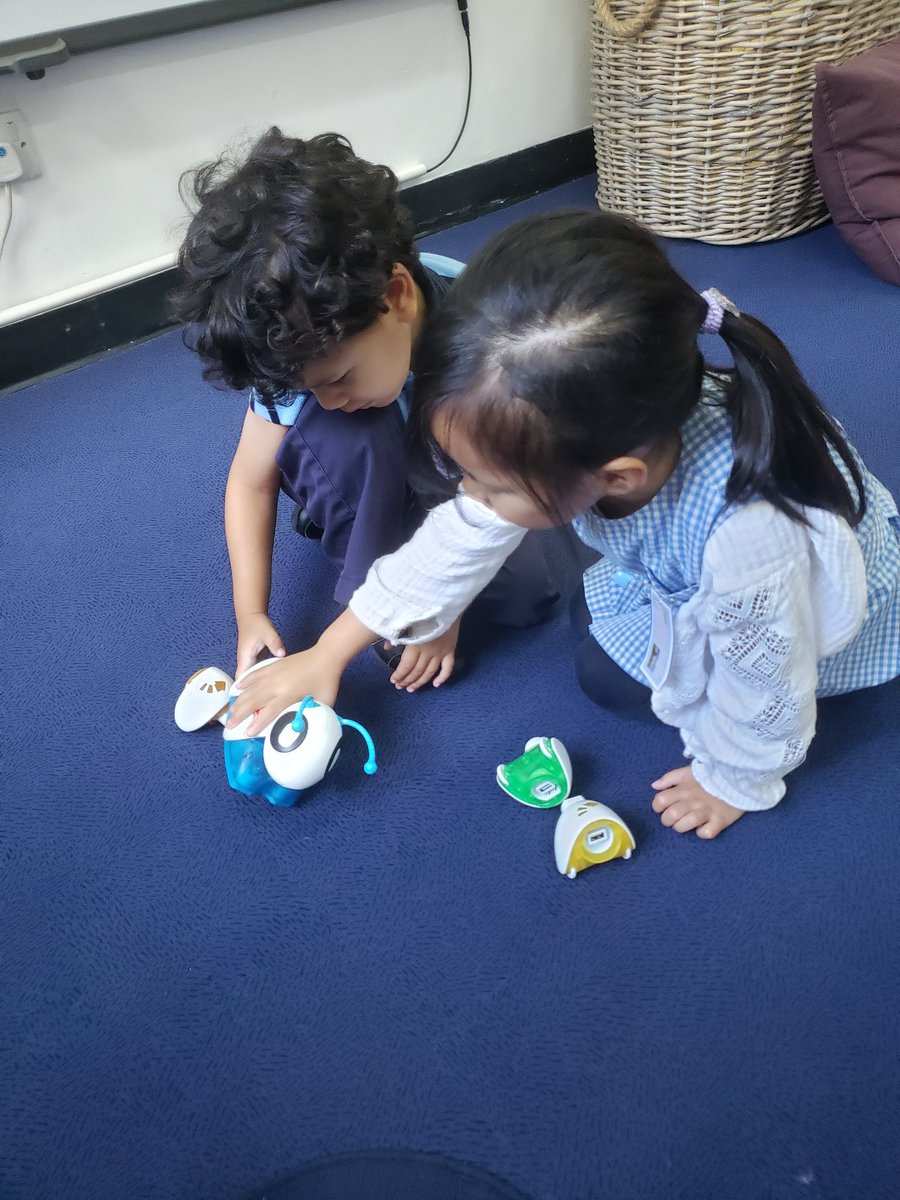 dbis_nur's tweet photo. And another exciting Steam Week challenge in Learning Technologies today. Can you program the Code~a~Pillar to win the race? Come on Seaside! https://t.co/KCWWnNFIIa