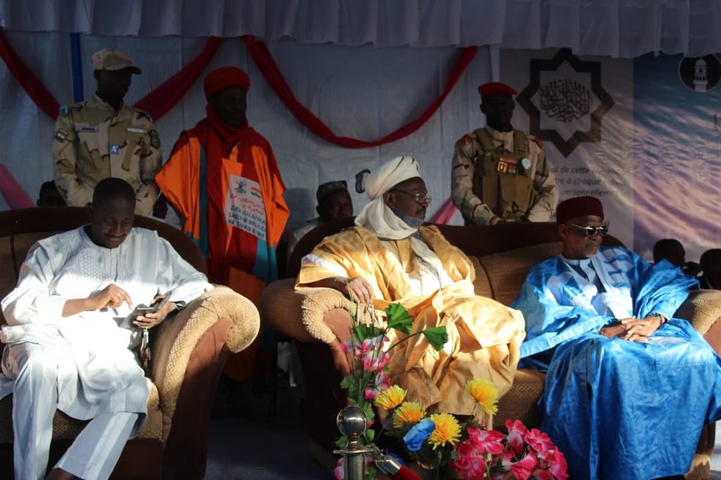 islam_et_media's tweet photo. Souvenirs de la conférence annuelle de la communauté musulmane #Ahmadiyya tenue en décembre 2019 au #Niger 🇳🇪 

Souvenir snaps of the Ahmadiyya #Muslim annual convention held in December 2019 in Niger 🇳🇪  1/2 https://t.co/XNk6PxZ7NH