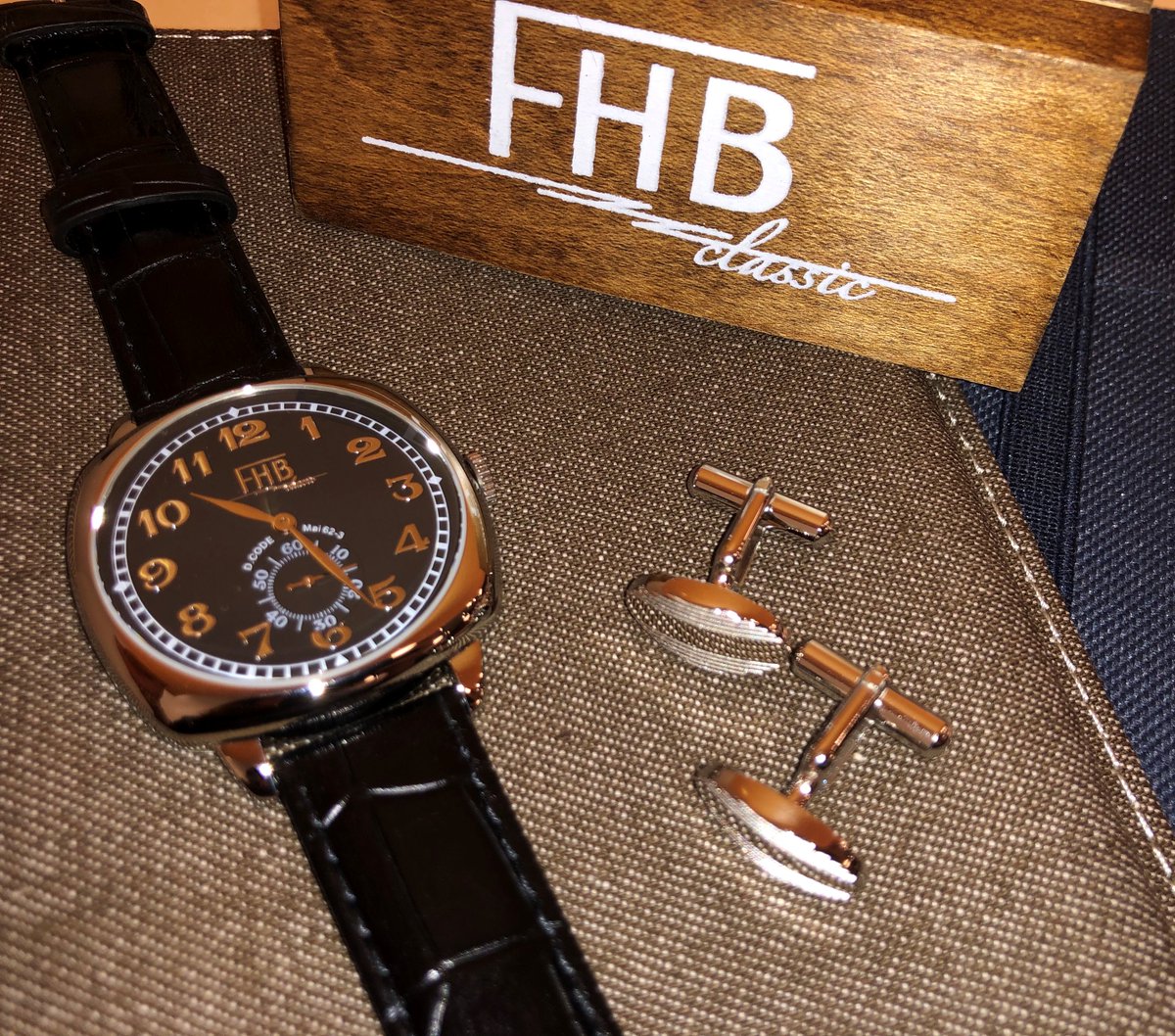スミス Jr博多シティ Sur Twitter クラシックなデザインでありながら機能的な Fhb エフエイチビー のf901シリーズが入荷しています アラビア数字とローマ数字 を使用しておりクラシカルな雰囲気があります 丸みを帯びた懐中時計のようなデザインが特徴の時計で