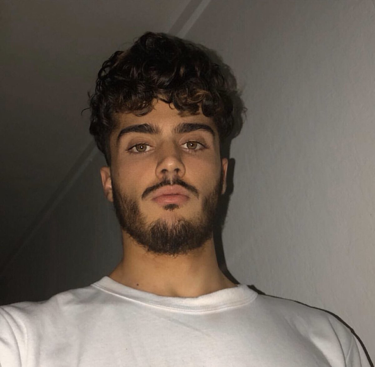 therealsofian93's tweet image. Donc je postule pour un rôle de trafiquant colombien et on me propose de faire un terroriste musulman extrémiste ? C’est quoi ce racisme 🤣