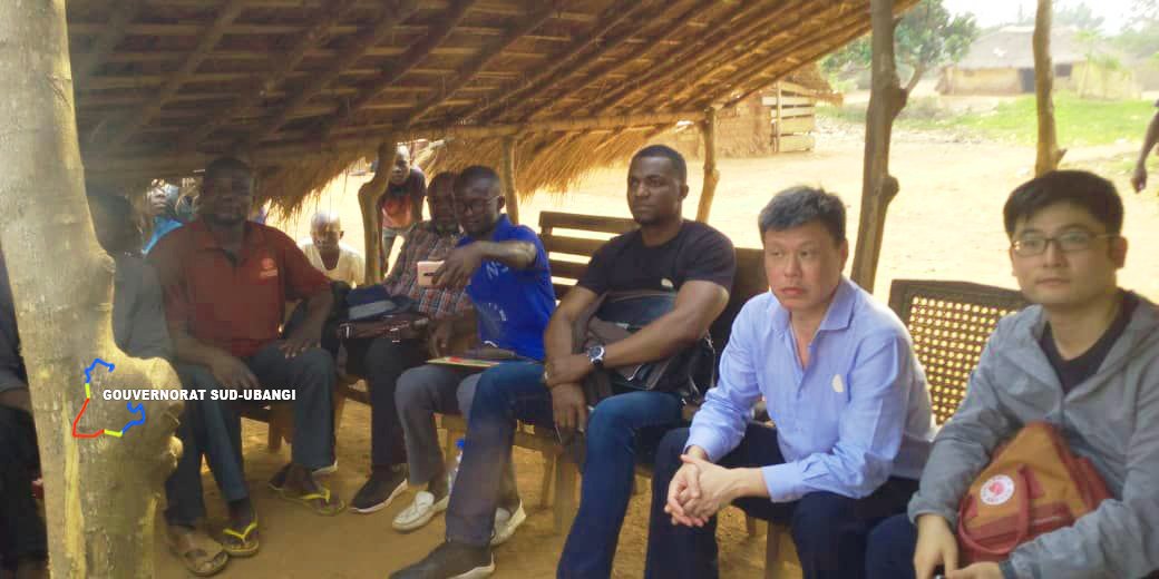 de_province's tweet photo. #Sud -Ubangi

~ Une visite d'1 groupe d'investisseurs ds la contrée de Balangoy, Mole, Zongo, Wenze, BOYABO , Bogilima, pr un projet d Construction d'1 Cimenterie moderne à Balangoy. Avec 1 capacité prévisionnelle d 1600 tonnes d Clinker par h, soit 1400000 sacs de ciment par an. https://t.co/I3PlMJQCgh