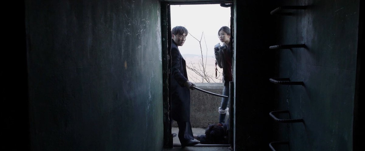 수록작 (4/6) <종말의 주행자> 조현민 - SIFF2018 관객상 (출연: 서현우, 최서연) 영화가 사라진 세상, 모든 것을 영화처럼 해석하는 남자가 나타난다.Transl...