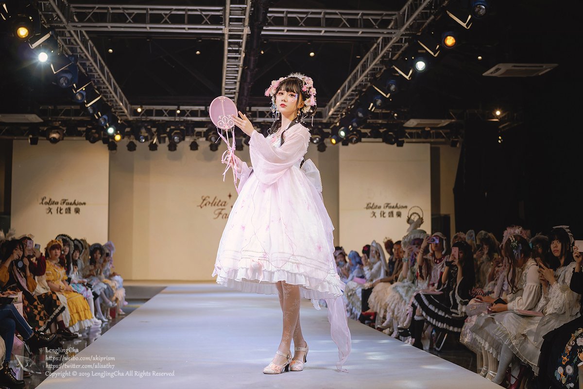 alisath7's tweet photo. #破产LOLITA走秀
#2 https://t.co/R9n6bi0o1P