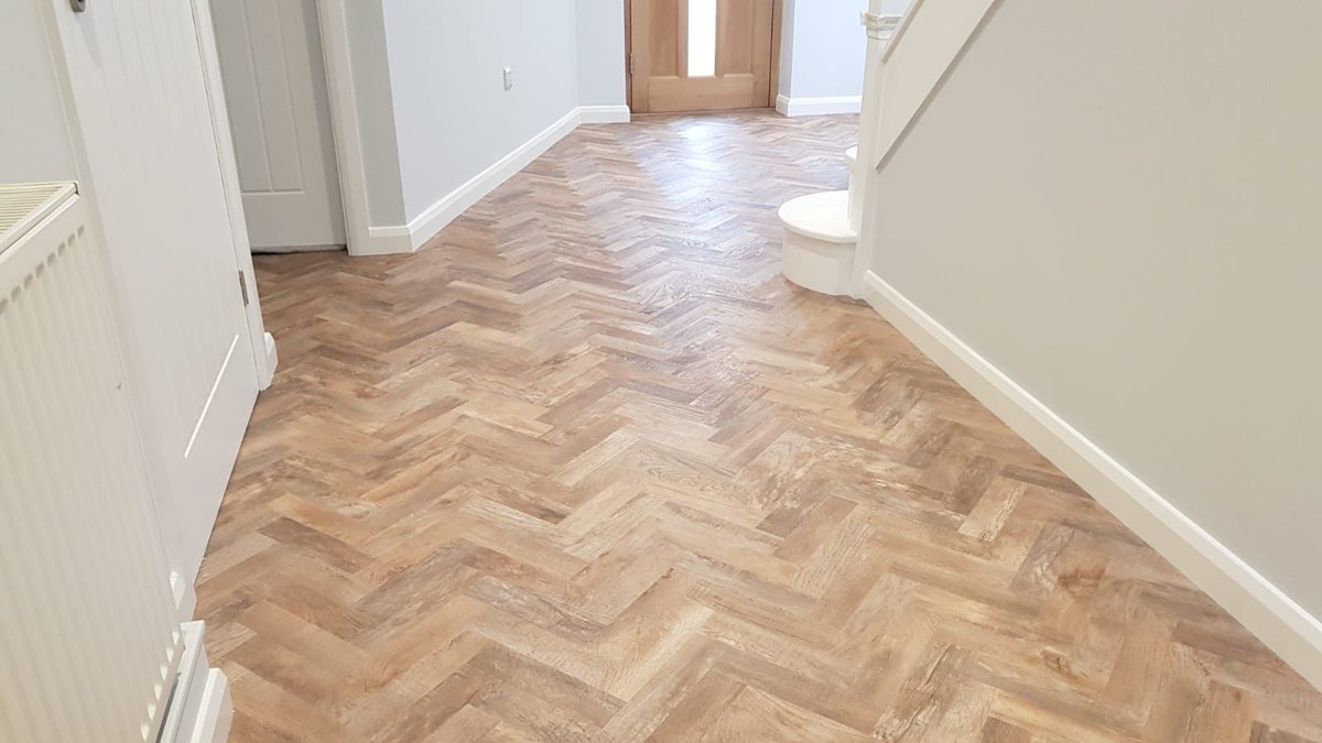 smith_and_sons's tweet photo. Recent install before Christmas in @ModuleoUK small plank herringbone transforming this hallway. The stair runner and rods really finishes off this lovely job! #herringbone #lvt #flooring #carpet #stairrunner https://t.co/WiFITh0GKF