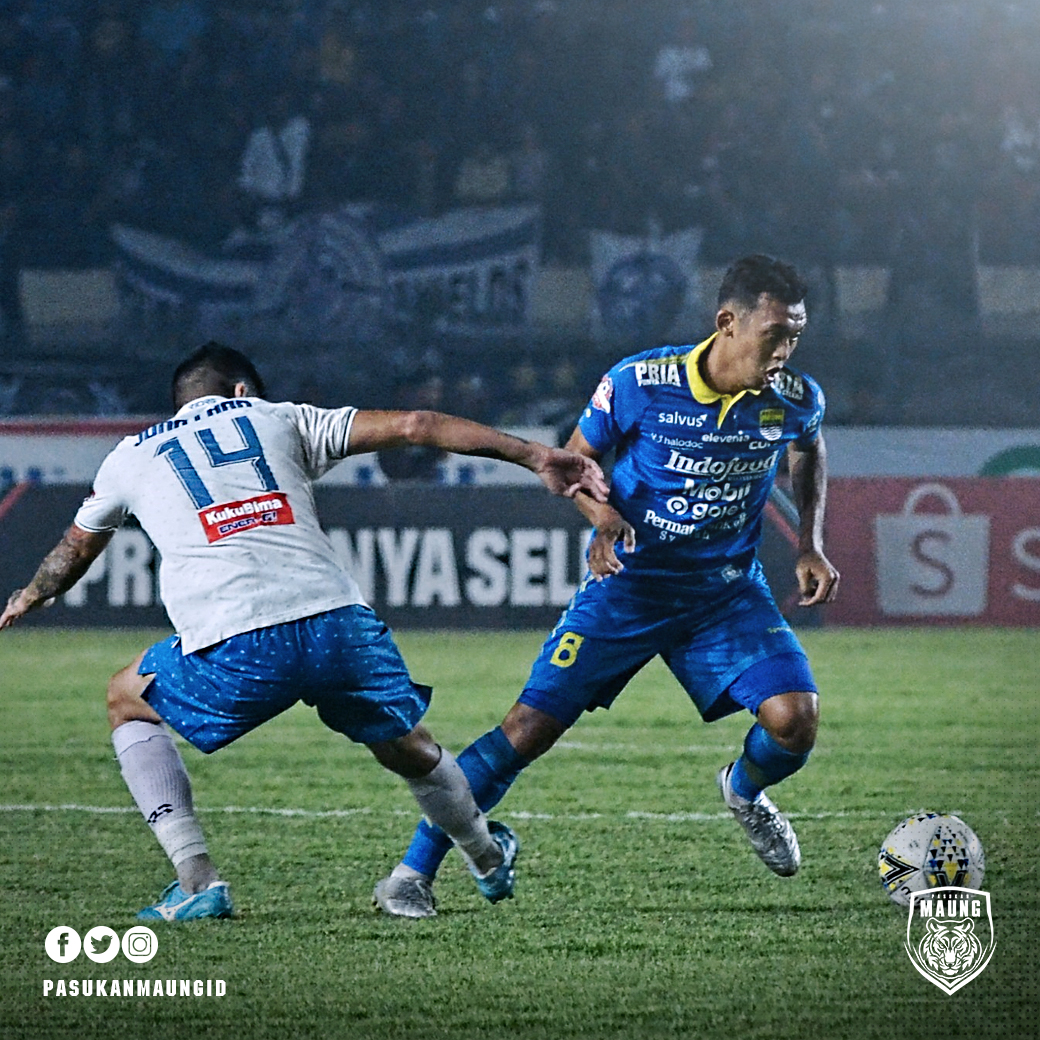 Abdul Aziz menjadi pemain <a href="/persib/">PERSIB</a> yang berhasil mencuri perhatian di musim ini. 

Kemampuan gocek dari Abdul Aziz mampu merepotkan lini pertahanan lawan 🔥🔥🔥

#PasukanMaung #GameOn #PersibBandung #Persib