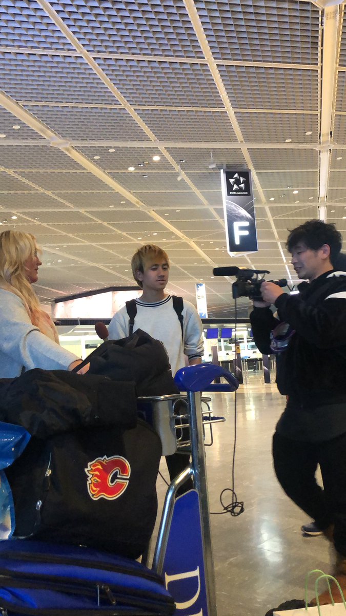 CarissaLAZ's tweet photo. LOL literally got stopped in the airport and @cheekyjac is getting interviewed right now. 😂😂 #FamousInJapan https://t.co/vusiWJsUa9