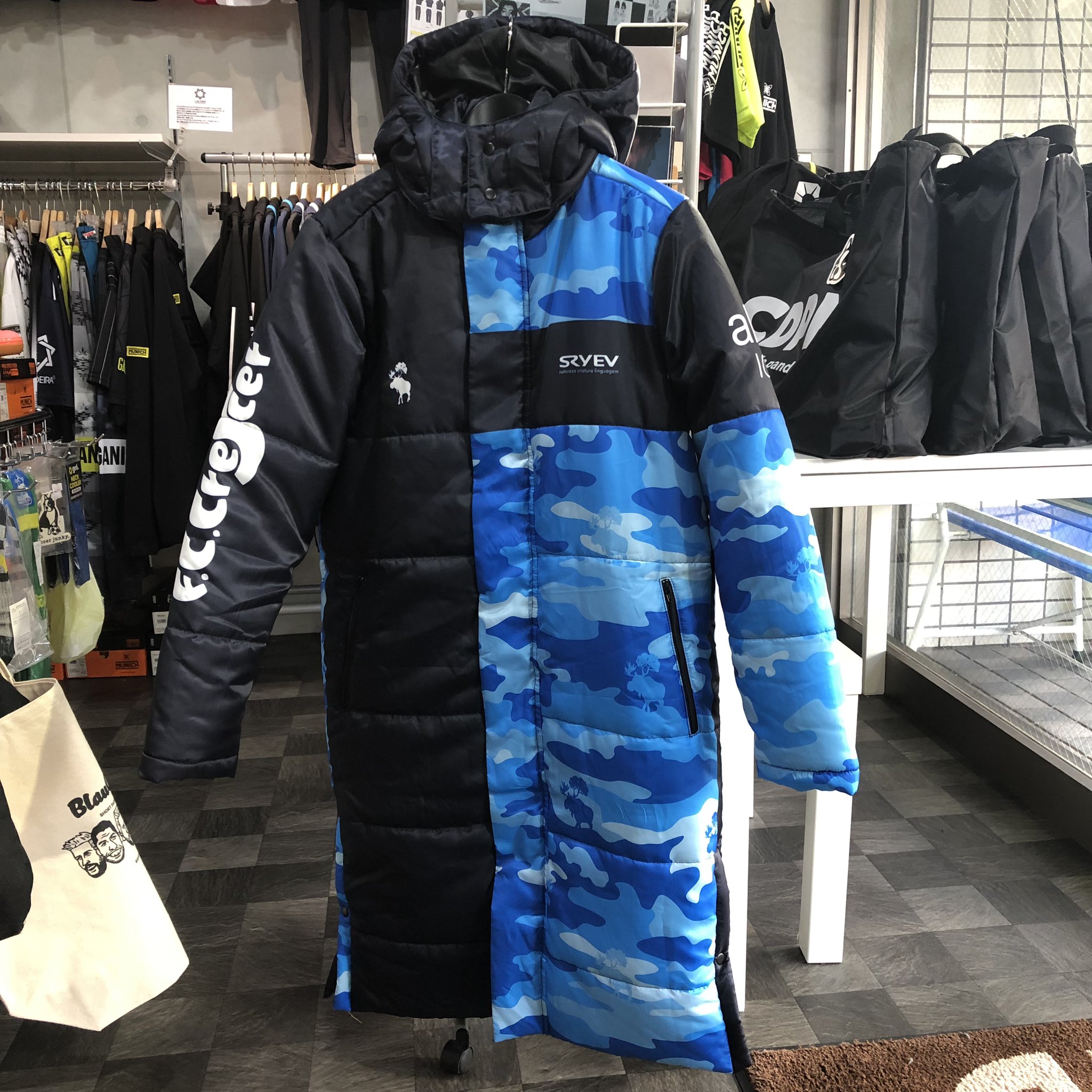 Ale クレセール 様の Sryevフルオーダーベンチコート を製作致しました 個人名 ナンバーなども入ってとっても カッコイイです 5着から作れるオリジナルフルオーダーベンチコートはsryevだけです Sryev フルオーダー Ale フットサルショップale