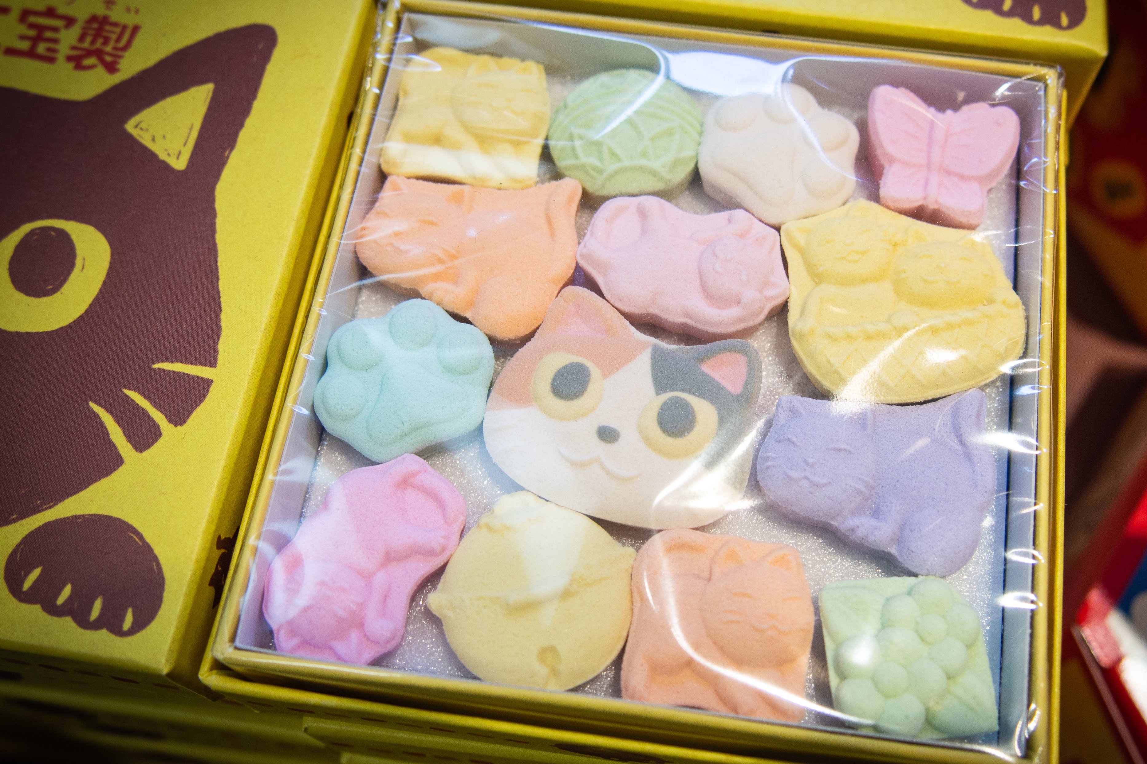 神保町いちのいち 香川県ばいこう堂の和三盆糖のお干菓子 ねこづくし にゃんこ好きな方へのお手土産にも人気です 口溶けもよく優しい甘さが広がります 和三盆 猫 手土産 T Co Esstythddo Twitter