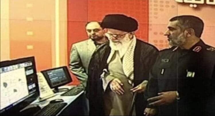 بِيَمِيٰنِكَ بُشْرَاٰنَا الٰنَّصْرُ🖤
#رهبر
#انتقام_سخت