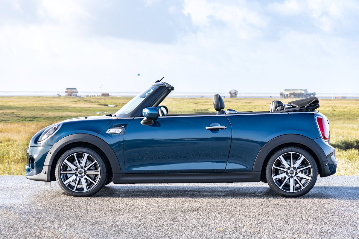 Gairsy_458's tweet photo. MINI Sidewalk Convertible revealed #MINI #MINISidewalk #MINISidewalkConvertible #MINIConvertibleSidewalk #MINIConvertible #cars #hypercars #TopGear #autoblog #autocar #motortrend #Motor1 #Drivetribe #TheGrandTour #EvoUK #CES #CES2020 #consumerelectronicsshow https://t.co/2f03TSyw0O
