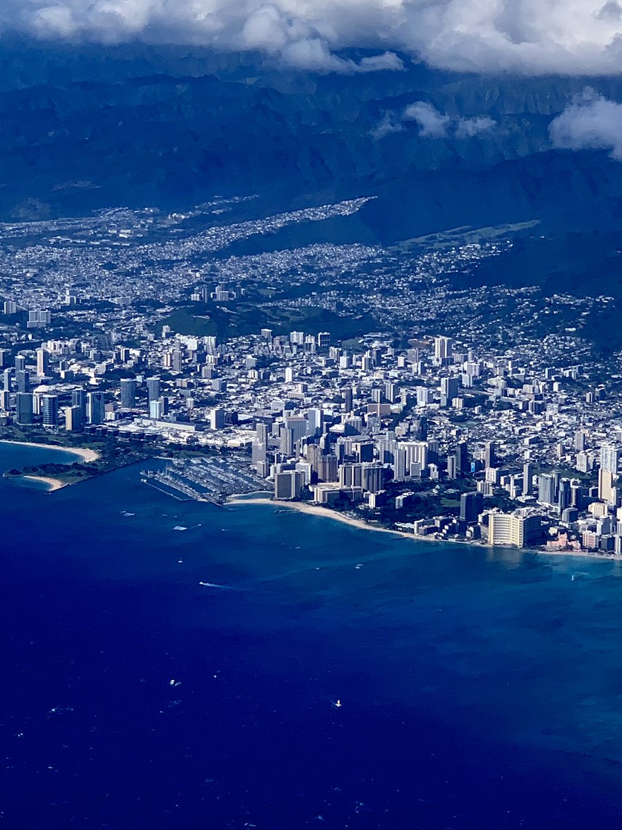 Jamisonke's tweet photo. Stunning views departing #HNL aboard @HawaiianAir from 10,000 feet of beautiful #Waikiki #Beach, #Honolulu #skyline, #DiamondHead #volcanic #crater, and #HanaumaBay. Parting #Hawaii is such sweet #tropical sorrow. #viewfromthewing #aerialshot #windowseat #viewfromtheplane #Oahu https://t.co/gVlqHS0uvX