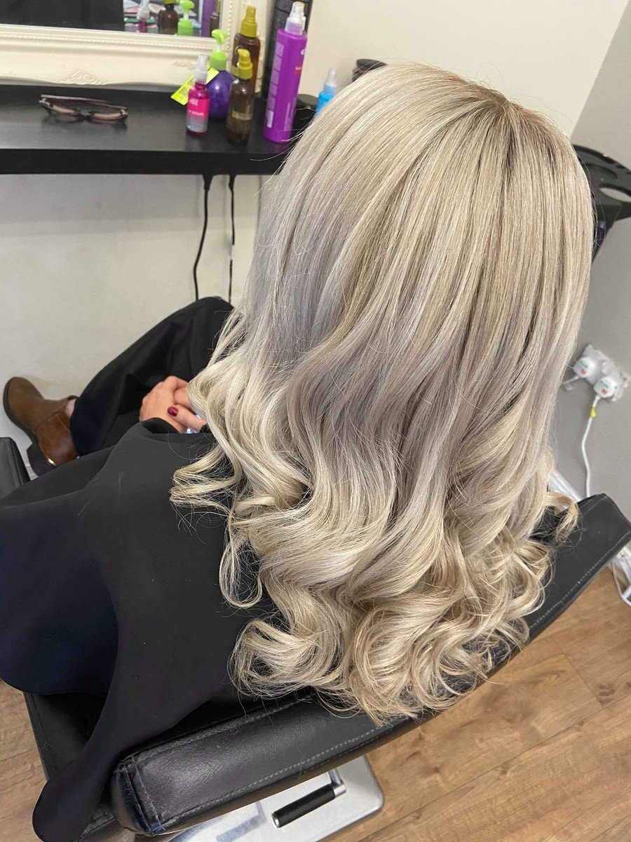 HandBGlamour's tweet photo. Beautiful Blonde #blondehair #HairLove #hairgoals https://t.co/oT2JR47UzM