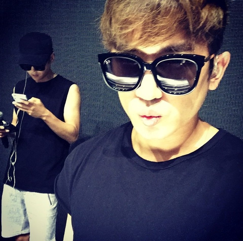 🐺 헤성아 나 망했어 애인이 삐쳐서 전화도 안 받고 깨톡도 읽씹이야 8ㅅ8
🐱 ...
🐺 오또카지?🥺
🐱 이믽우.
🐺 응
🐱 그 삐쳐서 전화도 안 받고 깨톡 읽씹하는 애인이 나잖아.
🐺 웅!
🐱 (현관문 활짝 열며) 암튼 들어와ㅡ.ㅡ