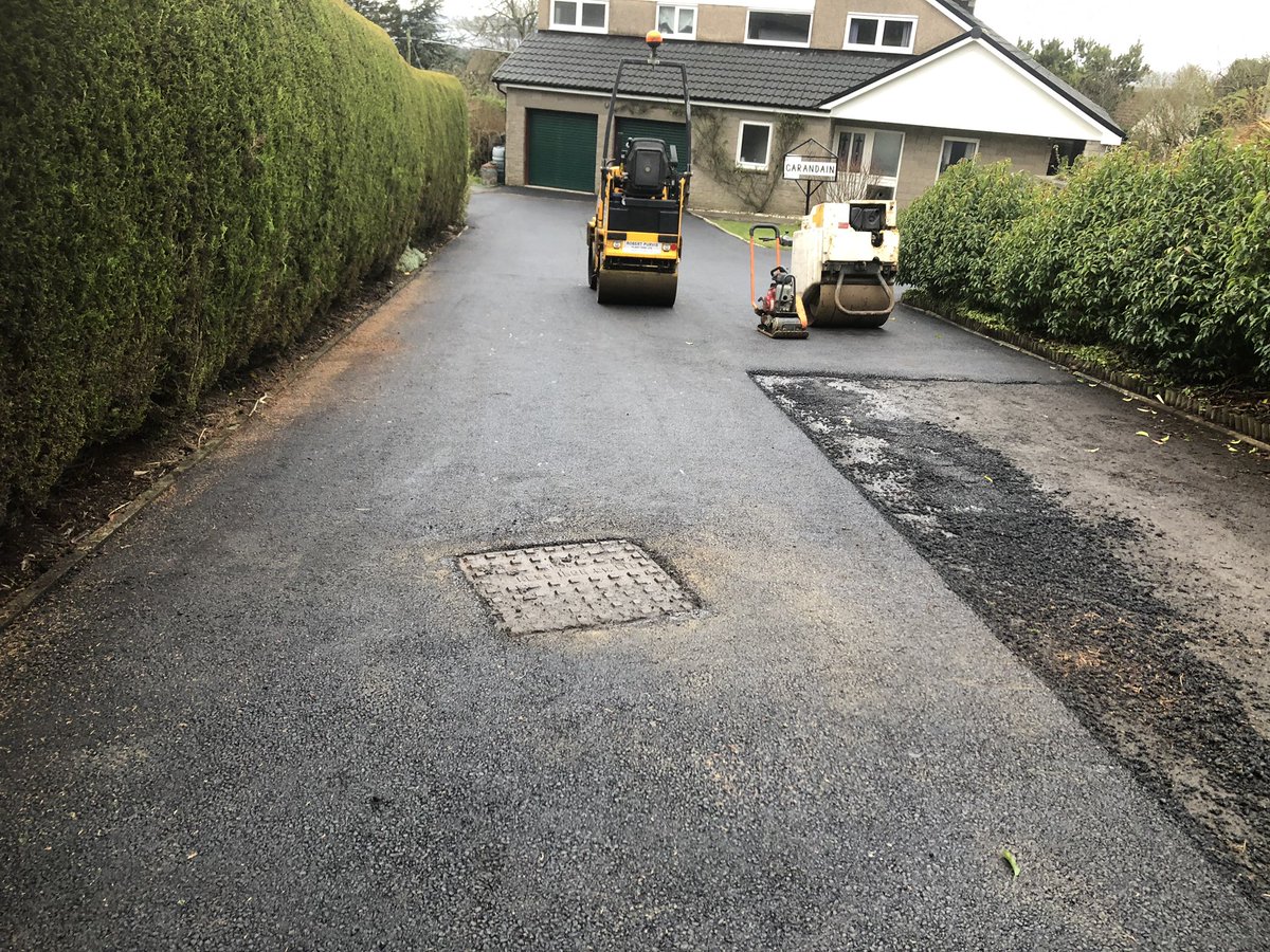 EBroadsurfacing's tweet photo. New driveway resurfaced in Kinross this week. https://t.co/ZtVZo7KDYV