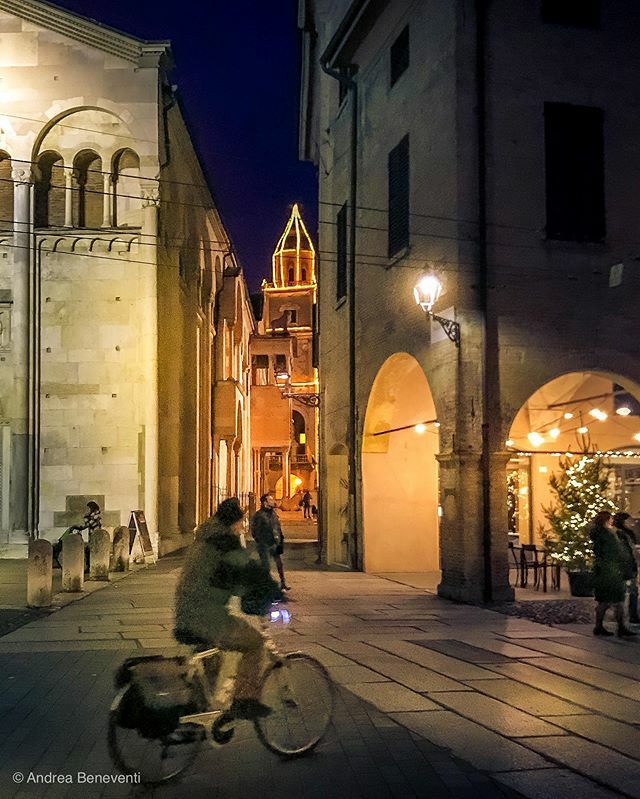 bengodi's tweet photo. Waiting the bus #modenacentro #unescoworldheritagesite
#lightroommobile #vsco #enlightapp #enlightquickshot #olloclip #ShotWithHalide #modenaterradimotori #modenaterradisapori #motorvalley #ferraripavarottiland #modena_dintorni #iphoneps #iphonography #… https://t.co/c87VqXvirD https://t.co/TWzDNk00gv
