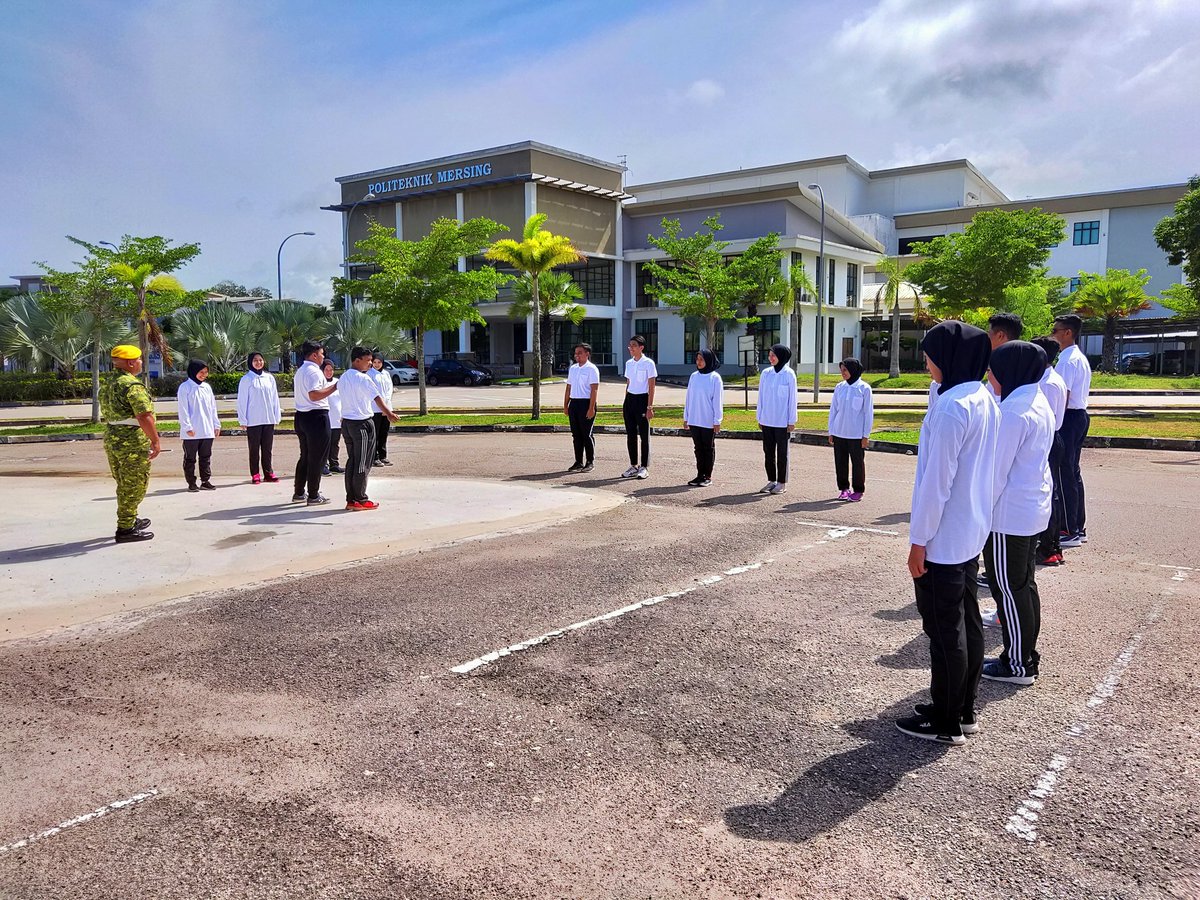 Kelas Ko-kurikulum (Latihan Kawad)
Briged RELASIS PMJ

Tarikh : 8 Januari 2020 (Rabu)
Masa : 2.30 Petang
Tempat : Padang Kawad Dewan Permata Marjan, PMJ

<a href="/RELA_Johor/">RELA Negeri Johor</a> <a href="/msrz81/">MrNoName 🇲🇾</a> <a href="/normanosak/">LongMan81</a> <a href="/RELAMERSING/">RELA Daerah Mersing</a> @15nazrulnarman <a href="/nurazmi8485/">nurazmi8485</a> 

UMR Azlan | Briged RELASIS PMJ