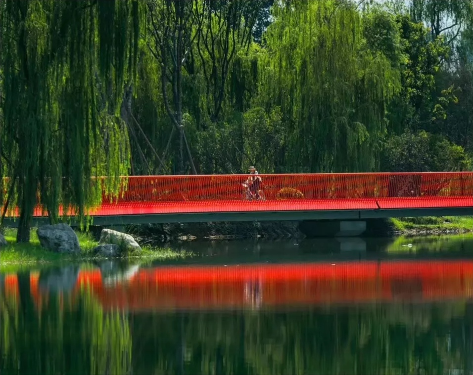 Chengdu_China's tweet photo. The 2019 #Chengdu Top 10 Architecture Spaces—Chengdu Tianfu Greenway 
🌲🌲🌲
The Tianfu Greenway Network, with a total length of over 17, 000 kilometers is planned to be completed by 2040.#InChengdu #VibrantChengdu https://t.co/yQhhvhILGf