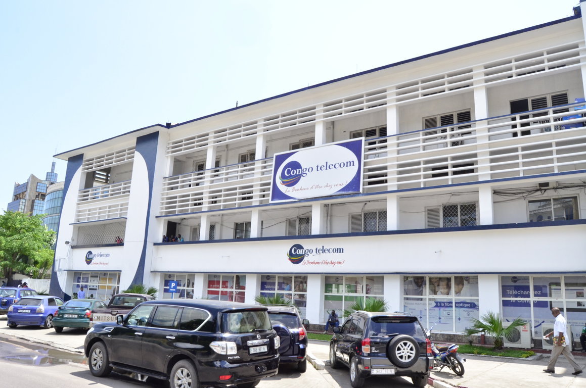 Eyebana's tweet photo. #Congo_Telecom pas assez de com sur ces offres qui sont très intéressantes par rapport à la concurrence.
Frais d'installation trop élevés, chassent d'autres potentiels clients.
Elle n'exploite pas suffisamment son potentiel à notre avis #ChezMoiAuCongo #internet https://t.co/RaWdZPHGyQ