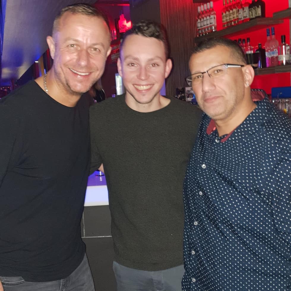 DeejayDem's tweet photo. Euh c'était quoi cette soirée, nuit de la nuit 2020 validé✔
Il y avait les 3 À (Amis, Ambiance et Alcool)Merci à tous..Big up et Fuck les jaloux 🖕
#amis #apéro #friends #ambiance #djdem #nuitdelanuit2020 #vodka #alcool #délires #mix #music #discothèquelesmeralda #tujamo #sash https://t.co/bEjh5U5vez