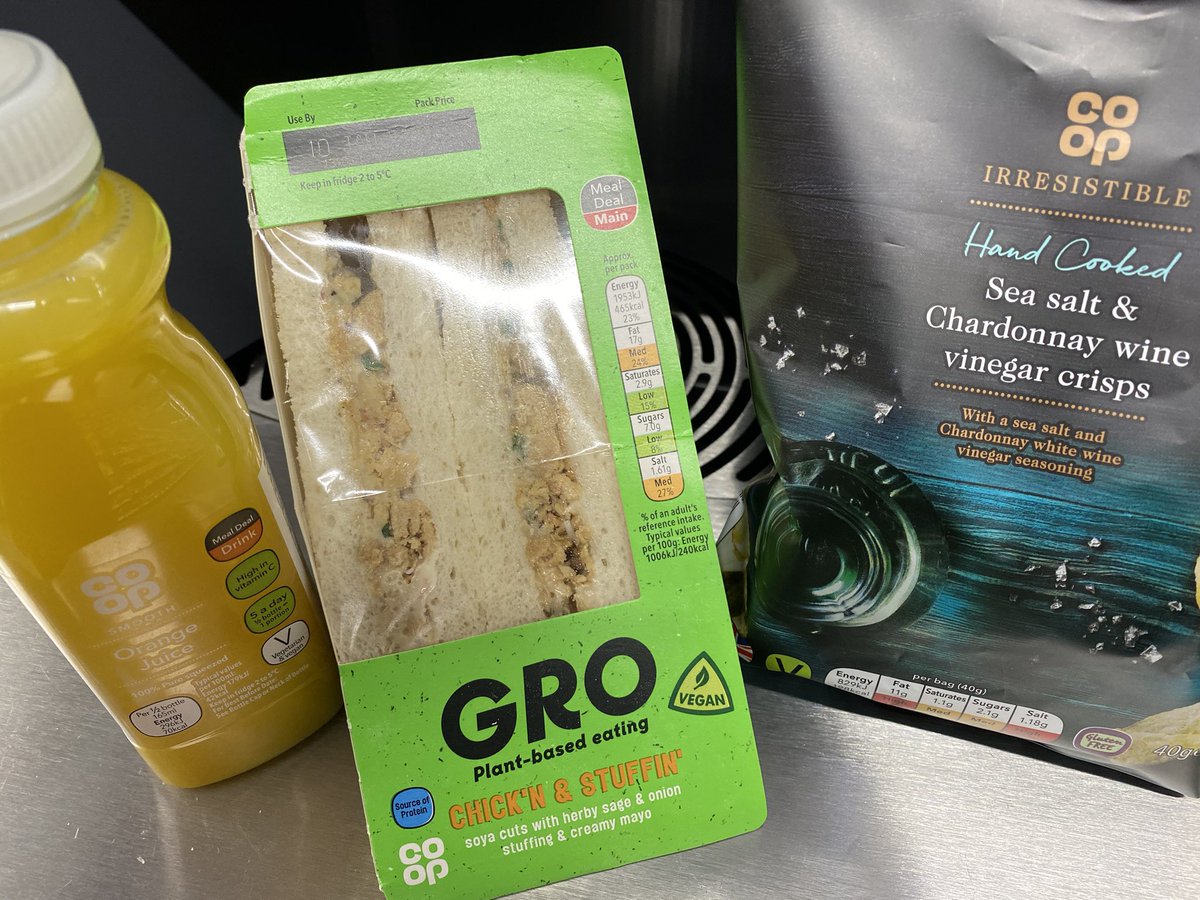 Stephen_BTM's tweet photo. Our new #Vegan #GRO range launches instore today !
Giving it a go with a meal deal at a bargain ยฃ3.50 @coopuk #Sandwich #Crisps #Drink ๐๐ป#MakingSmallChanges #ItsWhatWeDo https://t.co/zWaplcii4Y