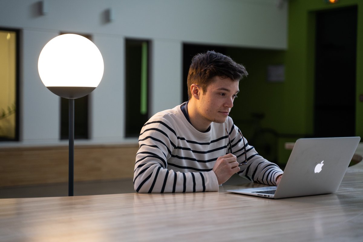 Working under the light of the Mooon! from <a href="/Fermob/">Fermob</a> 

Photo credits : @jeremsyn 

#fermob #smartlighting #smarthome