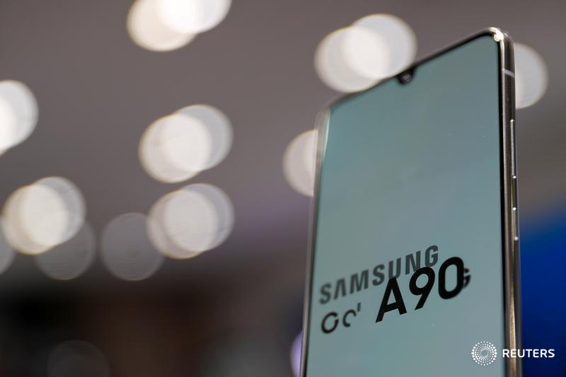 Samsung Electronics says profit fall likely milder than forecasts as chip prices bottom out reut.rs/2N5d0Uq by <a href="/HyunjooJin/">Hyunjoo Jin</a> <a href="/HeekyongYang/">Heekyong Yang</a>