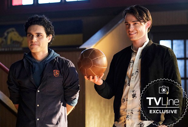 Simran2402's tweet photo. ~ ๐ #Season2, Episode 09-#ICouldntHaveDoneThisWithoutYou ๐ ~ #S2E09 #Season2 #LandonKirby #Sebastian #AriaShahghasemi #ThomasADoherty #Legacies #TVD #TO #newSpinOff #new @cwlegacies @as_10.7 @thomasadoherty ๐๐ซ๐๐๐๐๐๐
๐ต๐โจ๐บ๐๐ด๐ซ๐๐ช๐ซ๐ฃ๐ญ๐ช๐๐ฅ๐ฌ๐ฅ๐ท๐๐ https://t.co/MwRT4L5kVt