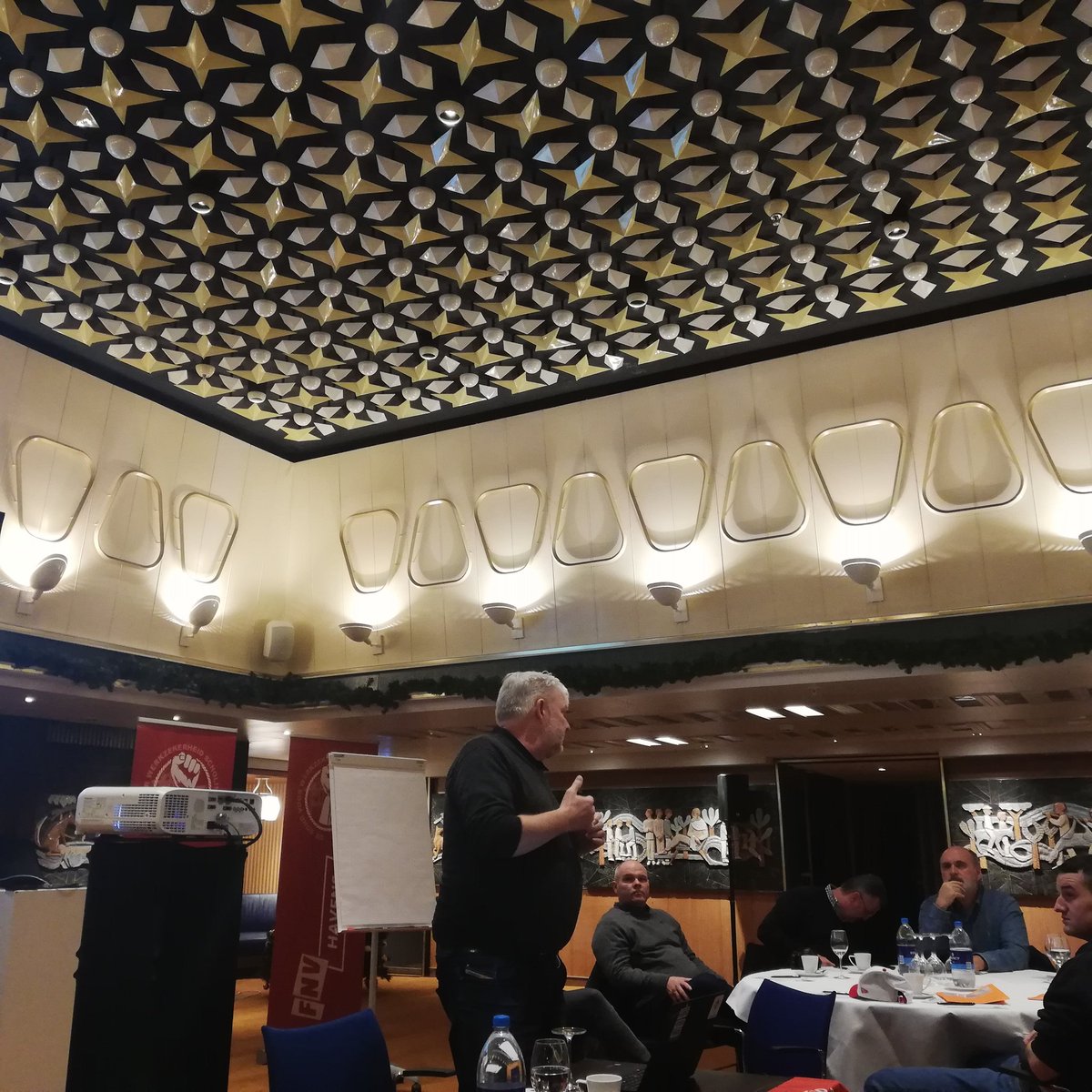 livia_spera's tweet photo. Great to be back with our dockers today for our lashing meeting in #Rotterdam. We fought for a new dockers clause and we are now ready to fight for implementation! #lashingisdockerswork @verdimaritimes @Fnvhavens https://t.co/1p8C8wsNqJ