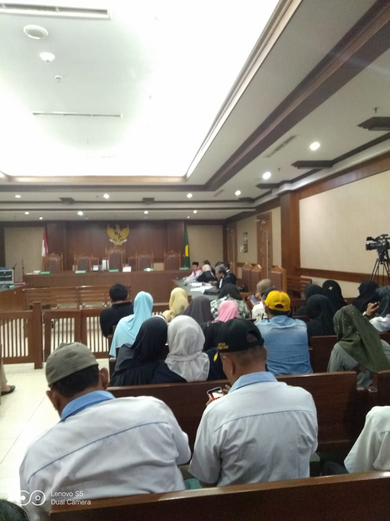 Adimasruro1's tweet photo. Sidang lanjutan #saveluthfi berjalan kurang dari 5 menit
@kafiradikal 
@brandalsantri45 
@satoedoeasatoe https://t.co/TRKw5aNVLg